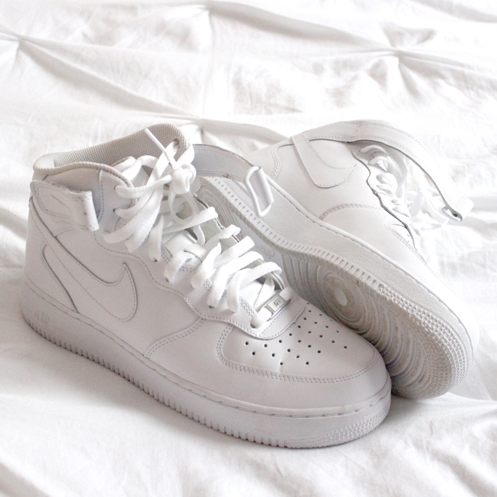 BRAND NEW NEVER WORN Nike Air Force 1 Mid
